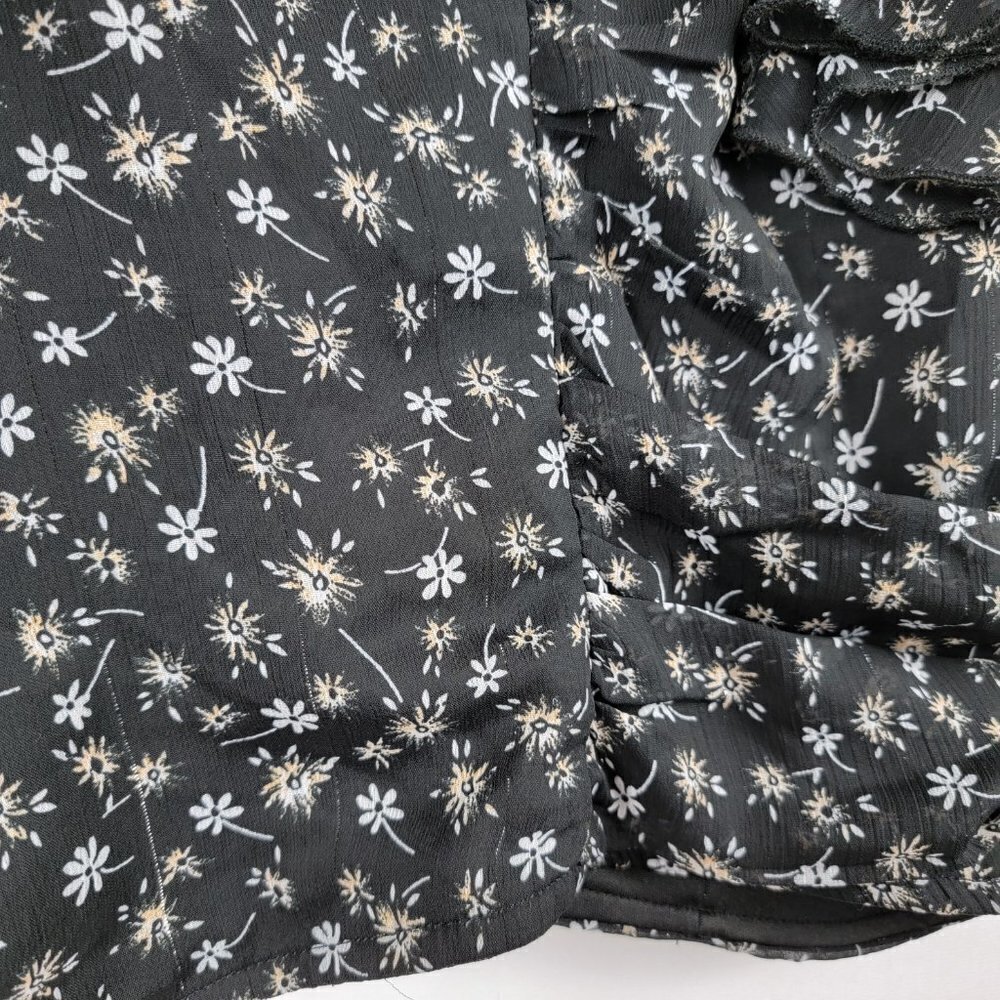 Lulu's Miya Ruffle Short Sleeve Crop Top Women's M Black Floral Zip Back Lined - Picture 2 of 10